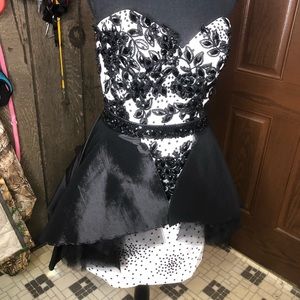 Mac Duggal - All in the details 😍